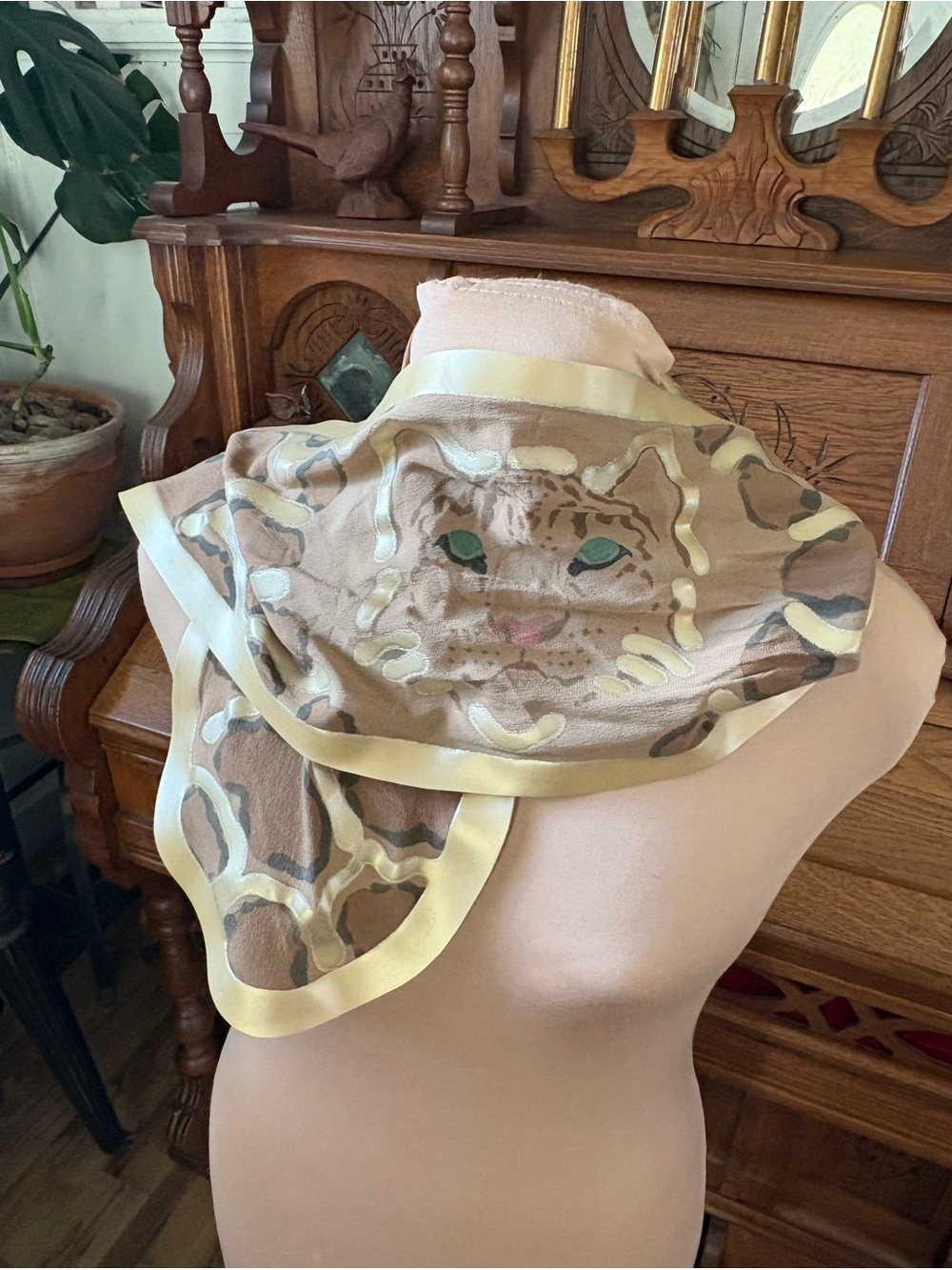 Beautiful designer Beatate silicone and silk scarf